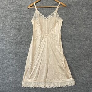 Vintage 80's Warners Nightgown Cottage Cute Lace Small Made In USA 25" Ivory